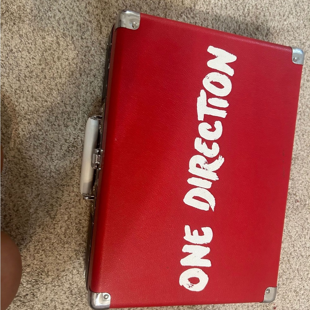 Red One Direction Suitcase - Picture 2 of 4